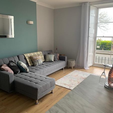 Beautiful Flat With Harbour Views Тенби Екстериор снимка