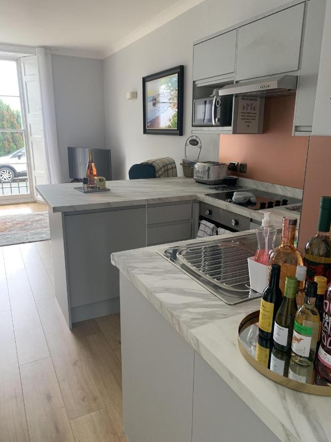 Beautiful Flat With Harbour Views Тенби Екстериор снимка