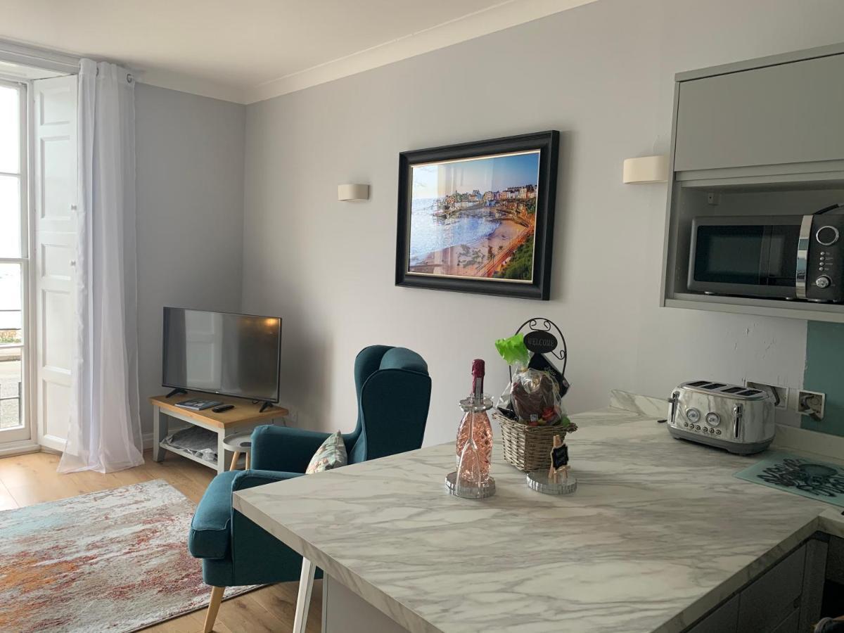 Beautiful Flat With Harbour Views Тенби Екстериор снимка