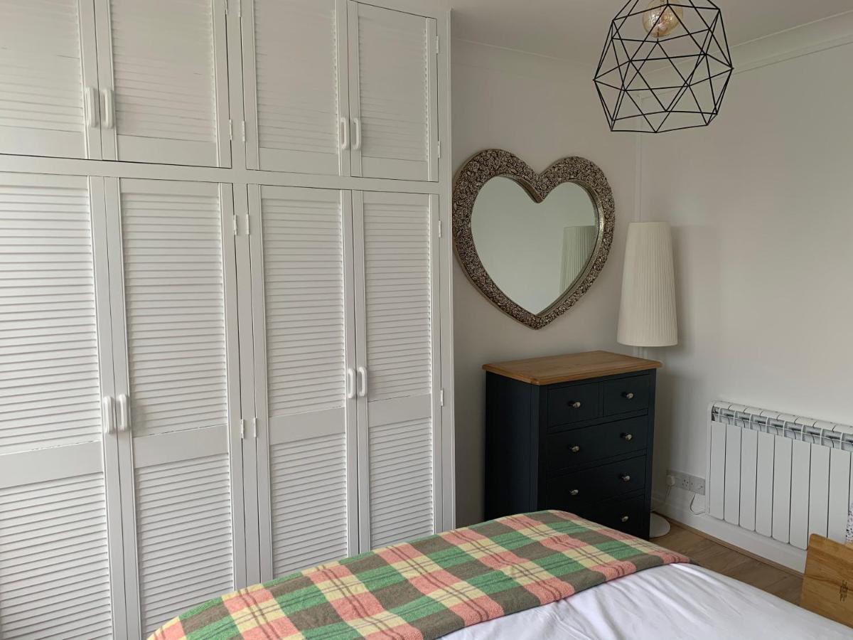 Beautiful Flat With Harbour Views Тенби Екстериор снимка
