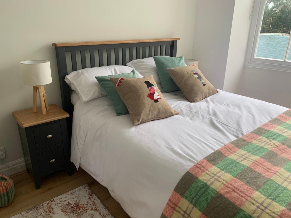 Beautiful Flat With Harbour Views Тенби Екстериор снимка