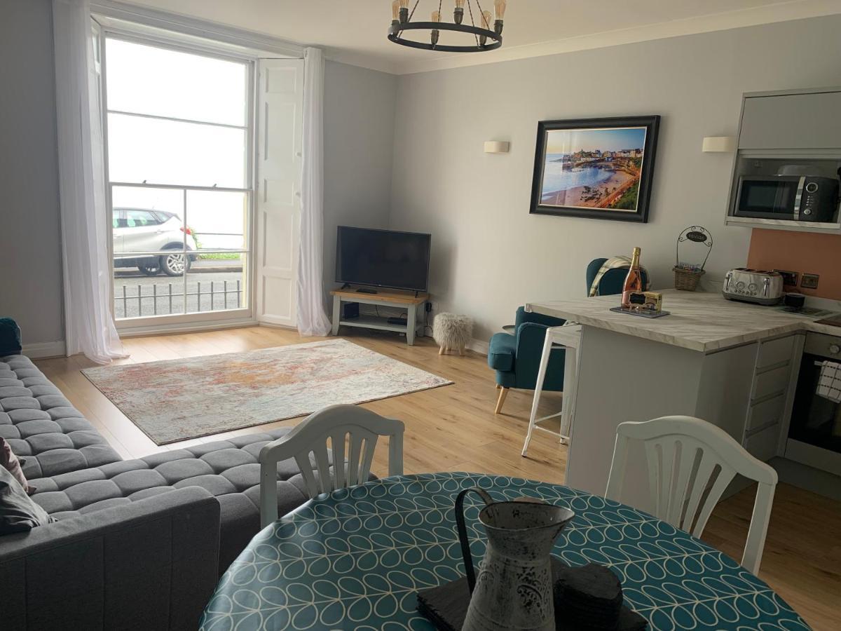 Beautiful Flat With Harbour Views Тенби Екстериор снимка
