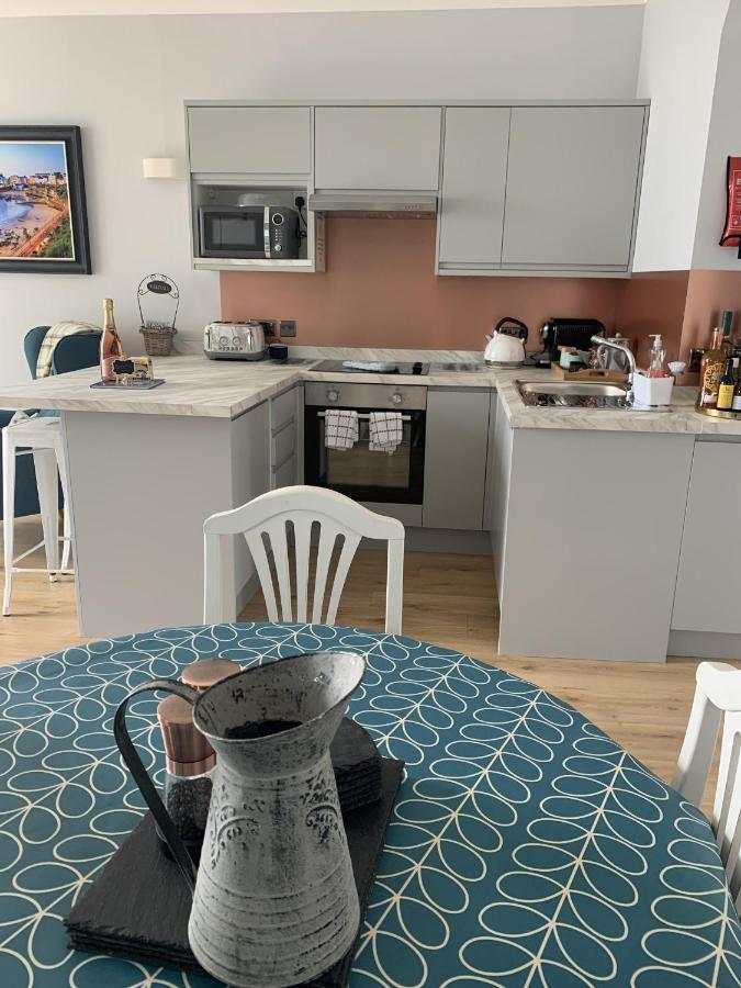 Beautiful Flat With Harbour Views Тенби Екстериор снимка