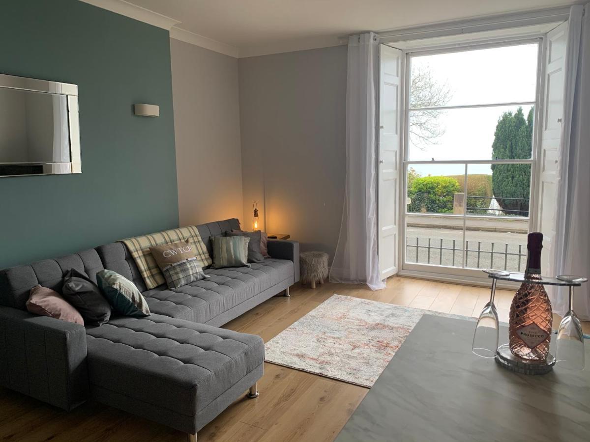 Beautiful Flat With Harbour Views Тенби Екстериор снимка